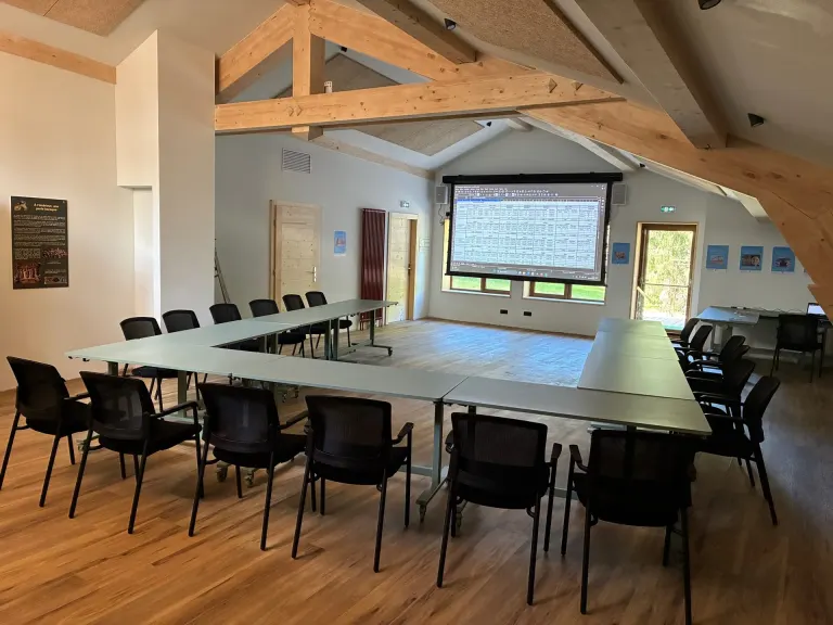 La salle, configuration ouverte